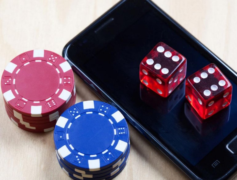 smartphone dice chips